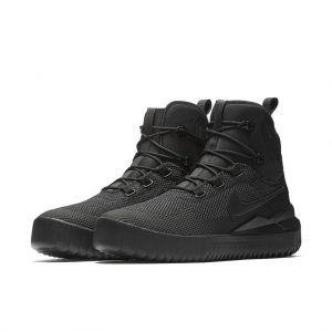 Nike Air Wild Mid Triple Black