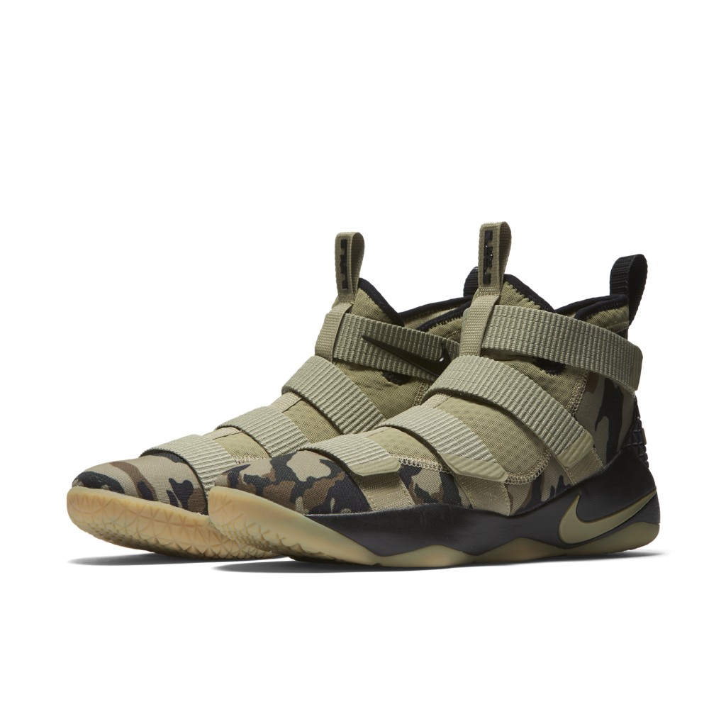 nike-sneaker 897644-200