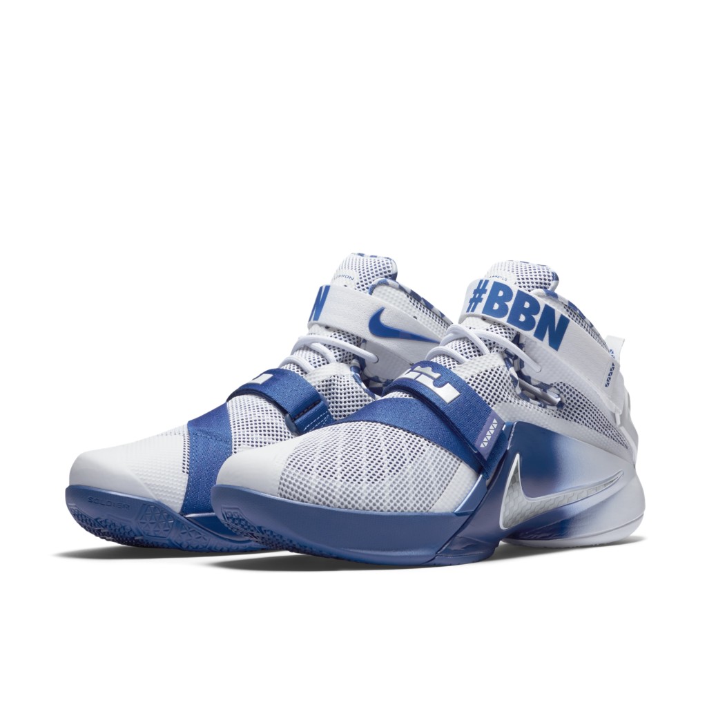 nike-sneaker 749490-104