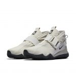 Nike Komyuter Premium Light Bone/Black-Cobblestone