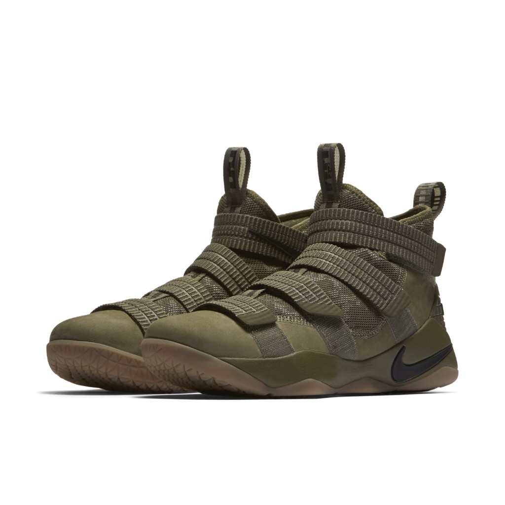 nike-sneaker 897646-200