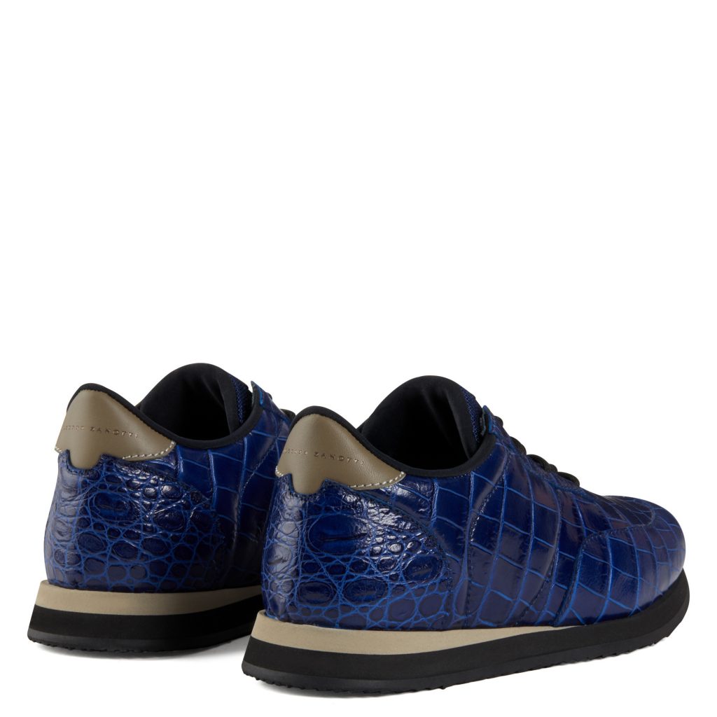 Giuseppe Zanotti Jimi running (IU00030002) (3)