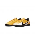 Nike Jr. Mercurial Vapor 13 Academy IC Fußballschuh für Hallen- und Hartplätze für jüngere/ältere Orange (AT8137-801)