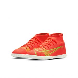 Nike Jr. Mercurial Superfly 8 Club IC Fußballschuh für Hallen- und Hartplätze für jüngere/ältere Rot (CV0792-600)