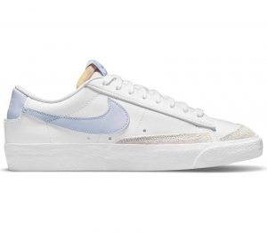 Nike Sportswear Blazer Low ’77 Damen Sneaker  weiß (DC4769-103)