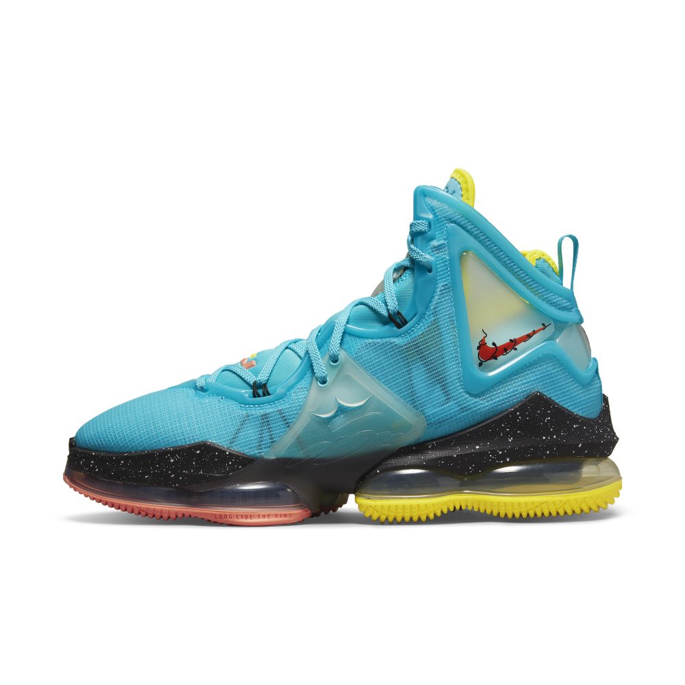 Nike  LeBron 19 Christmas (DC9338-400)
