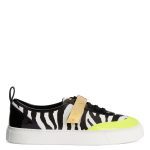 Giuseppe Zanotti Sneaker basse confectionnée en cuir à imprimé zébré avec inserts en cuir verni noir et jaune fluo, arborant un détail signature » en métal doré sur la languette. une sangle en métal assorti ornée du logo et une semelle en caoutchouc blanc complètent ce (RS20062005)