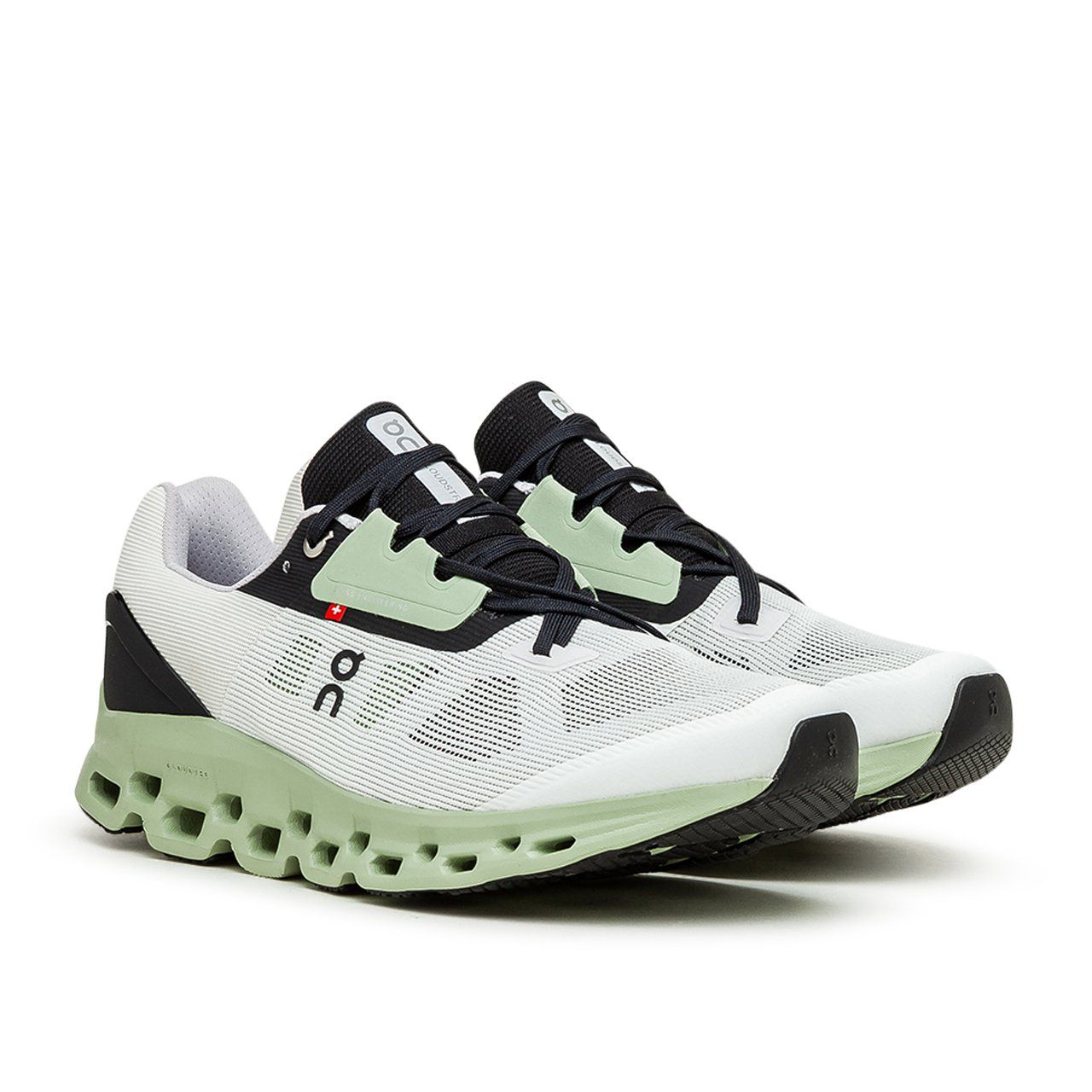 On Running Cloudstratus  White / Black (39.99212)