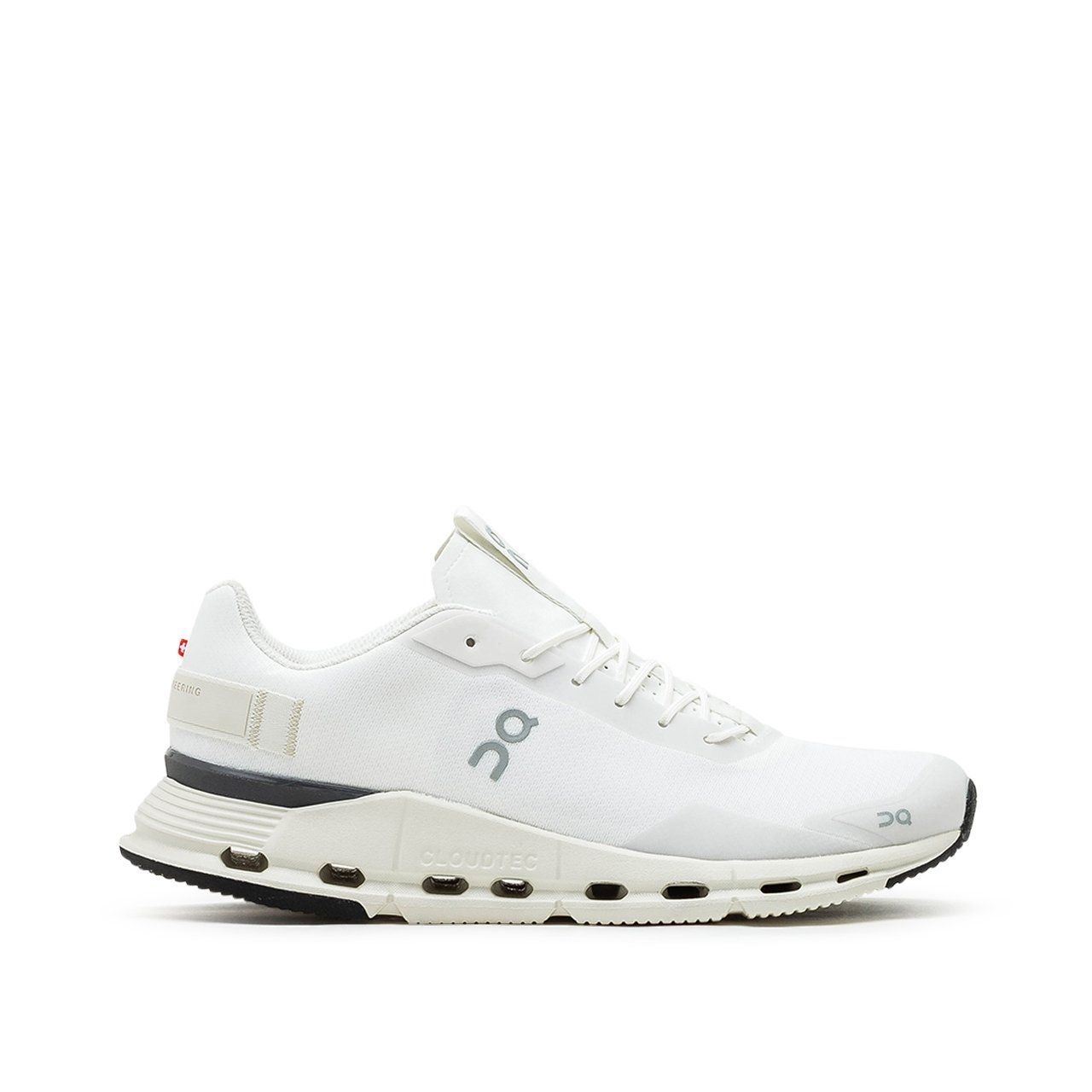 On WMNS Cloudnova Form  (26.98478)