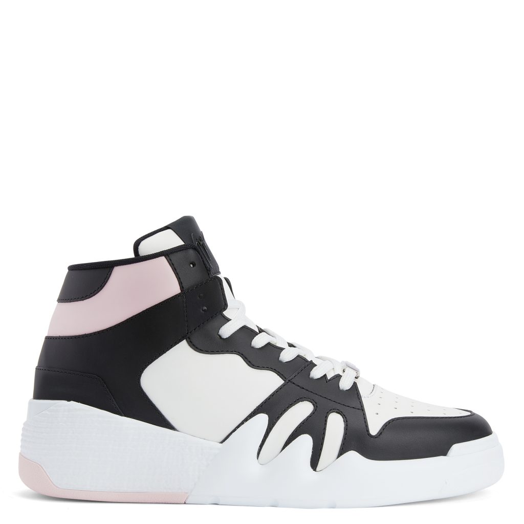 Giuseppe Zanotti Sneakers hautes talon» confectionnées en cuir noir et blanc avec un détail en cuir rose, une doublure intérieure en tissu technique noir et des lacets en coton blanc. ce modèle est doté d’un détail signature » en tissu avec un logo caoutchouté noir et d’u (RU20022002)