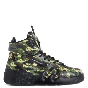 Giuseppe Zanotti Sneakers montantes talon» confectionnées en cuir camouflage militaire et en tissu synthétique nylon, avec doublure intérieure en tissu technique et lacets en coton assortis. ce modèle est doté d’une signature» en métal laqué noir sur la languette, d’uneét (RU20056001)
