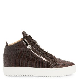 Giuseppe Zanotti Sneakers semi-montantes confectionnées en cuir marron imprimé crocodile avec lacets en coton assortis, dotées d’un détail signature » en métal argenté sur la languette et de fermetures à glissière argentées sur les côtés de la tige. la semelle en caoutcho (RU00011058)