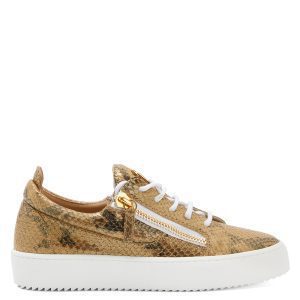 Giuseppe Zanotti Sneakers basses confectionnées en cuir lamé doré imprimé python avec lacets en coton blanc, dotées d’un détail signature » en métal doré sur la languette et de fermetures à glissière dorées sur les côtés de la tige. la semelle en caoutchouc blanc offre à (RW20001003)