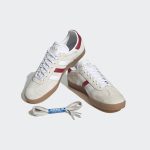 adidas Gazelle Schuh Aluminium / Cloud White / Collegiate Burgundy (IG0672)