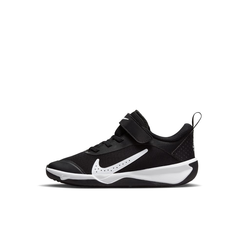 Nike Omni Multi-Court Hallenschuh für jüngere Schwarz (DM9026-002)