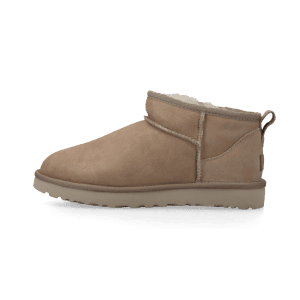 UGG Classic Ultra Mini “Sand”: die weichste Basis unter deinem Winterlook