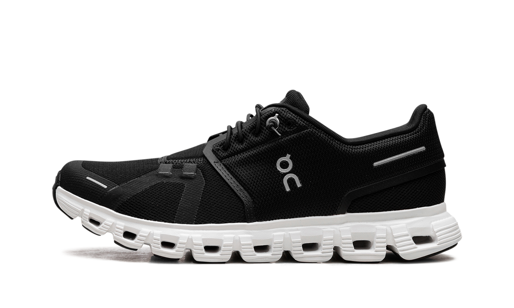 On Cloud 6 in Schwarz mit weißer Sohle