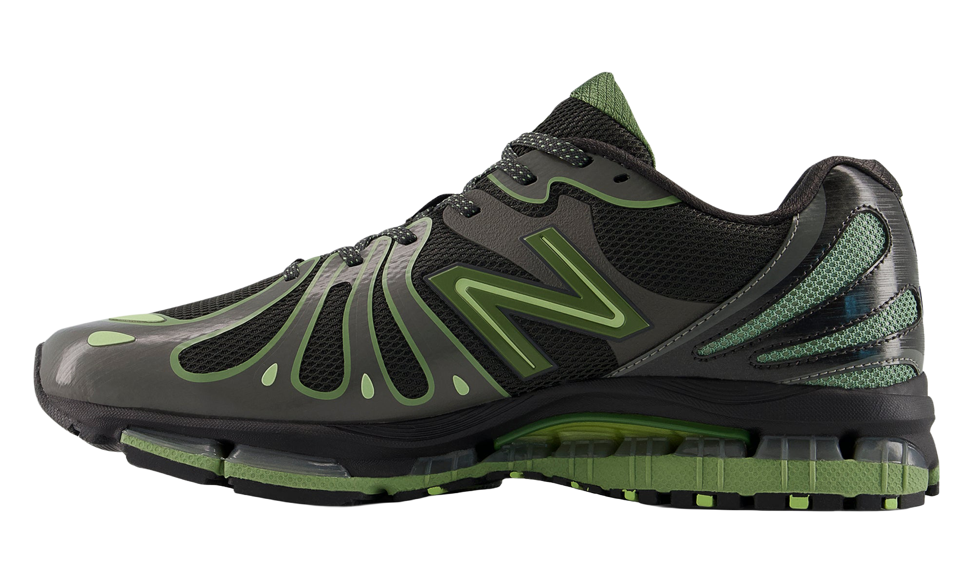 New Balance 1890 in verwaschenem Schwarz mit grünen Akzenten