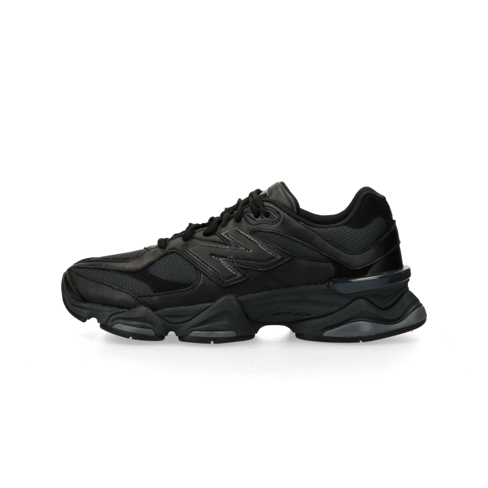 New Balance 9060 in Schwarz