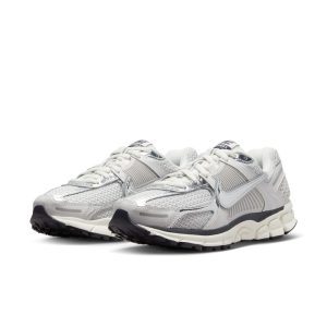 Nike Zoom Vomero 5 “Photon Dust”: die Graupalette, die alles kann