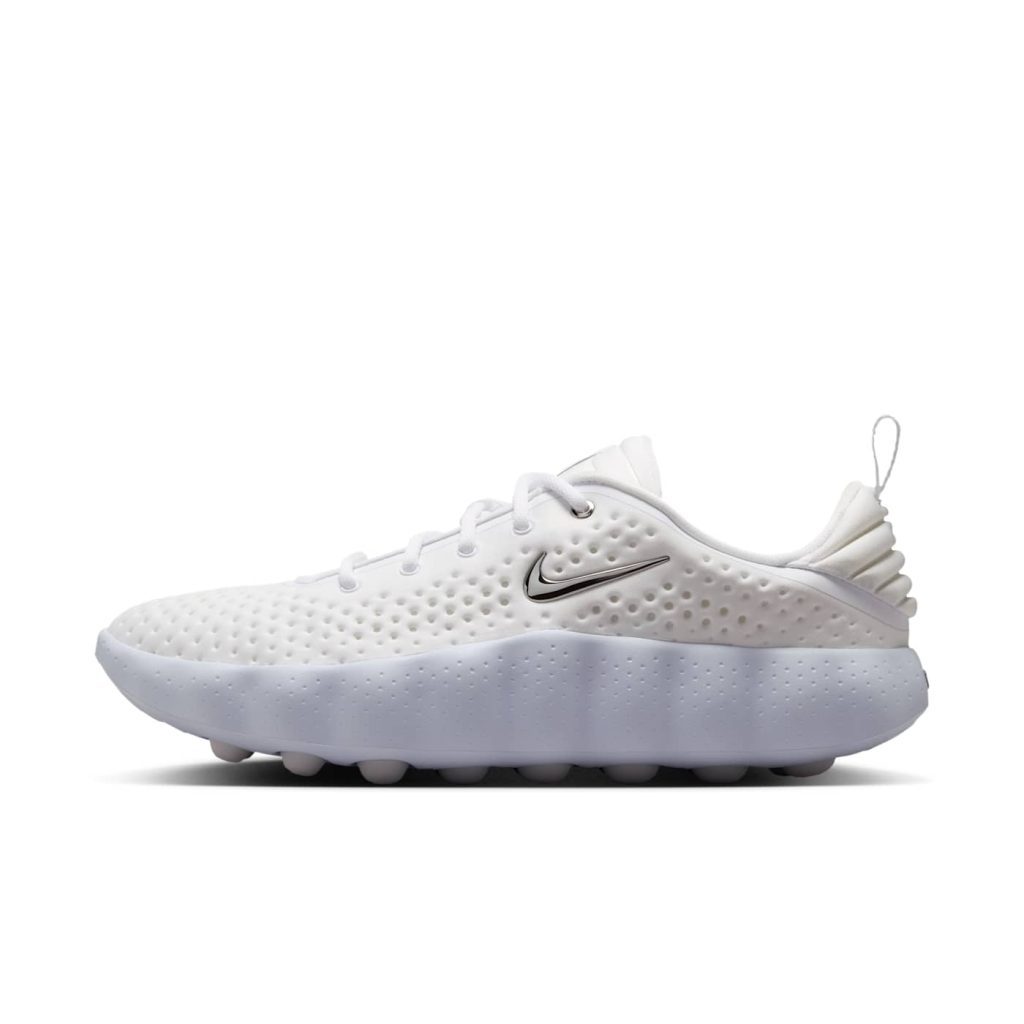 Nike Mind 002 “White Vast Grey”: stilles Weiß mit silbernem Akzent